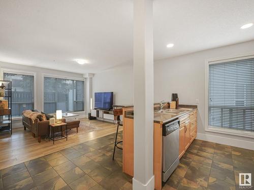 8028 109 Street, Edmonton, AB - Indoor