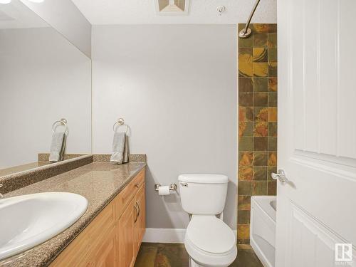 8028 109 Street, Edmonton, AB - Indoor Photo Showing Bathroom