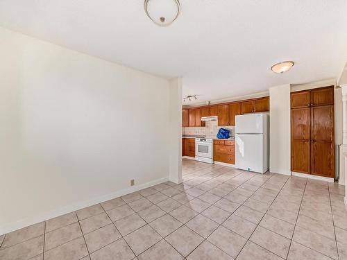 12627 161 Avenue, Edmonton, AB - Indoor Photo Showing Kitchen