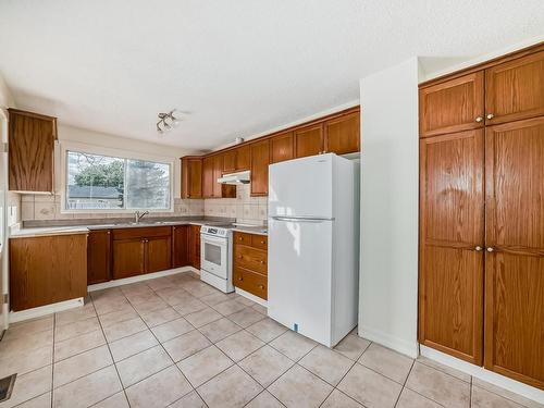 12627 161 Avenue, Edmonton, AB - Indoor Photo Showing Kitchen