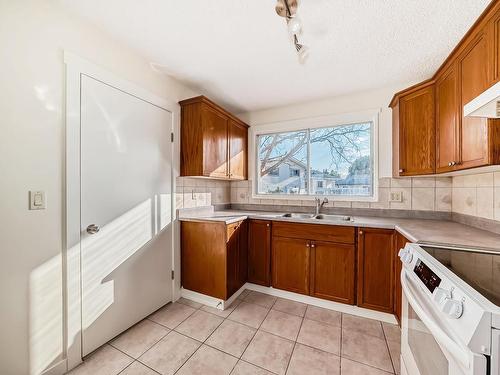 12627 161 Avenue, Edmonton, AB - Indoor Photo Showing Kitchen With Double Sink