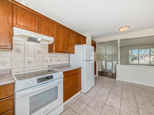 12627 161 Avenue, Edmonton, AB - Indoor Photo Showing Kitchen