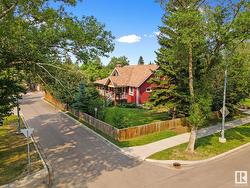 7103 112 ST NW  Edmonton, AB T6G 1J2