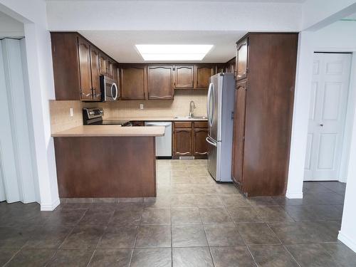 2730 136A Avenue, Edmonton, AB - Indoor Photo Showing Kitchen