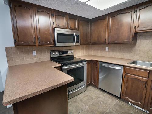 2730 136A Avenue, Edmonton, AB - Indoor Photo Showing Kitchen With Stainless Steel Kitchen