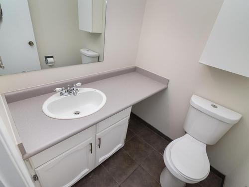 2730 136A Avenue, Edmonton, AB - Indoor Photo Showing Bathroom