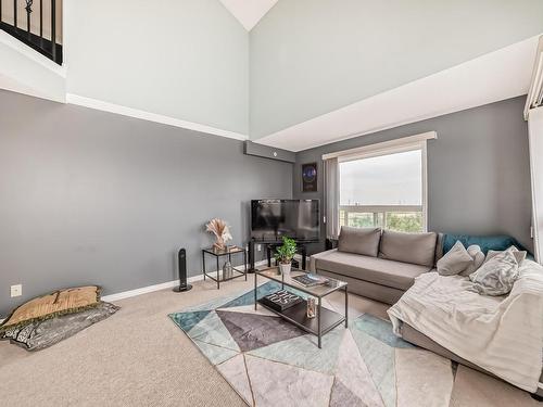 426 1520 Hammond Gate, Edmonton, AB - Indoor Photo Showing Living Room