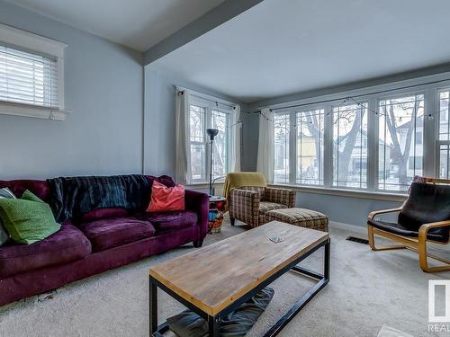 11437 94 Street, Edmonton, AB - Indoor Photo Showing Living Room