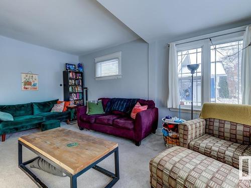 11437 94 Street, Edmonton, AB - Indoor Photo Showing Living Room