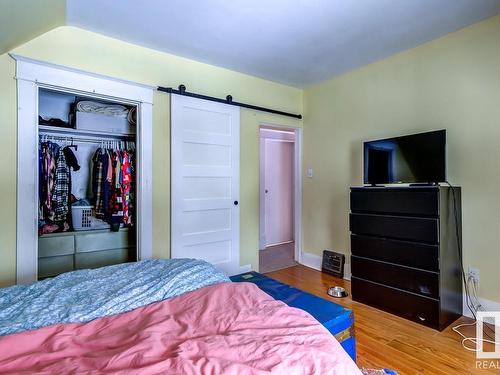 11437 94 Street, Edmonton, AB - Indoor Photo Showing Bedroom