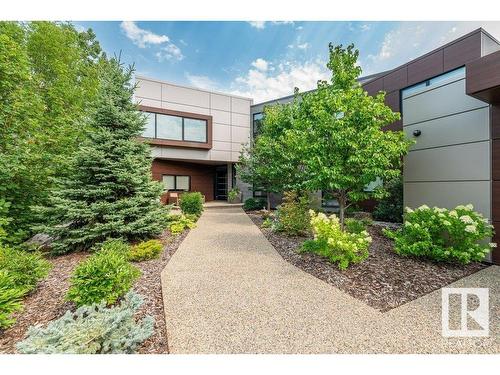 13804 Valleyview Drive, Edmonton, AB - Outdoor