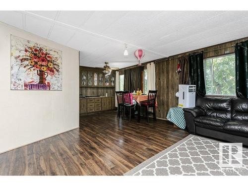 4705 54 Avenue, Calmar, AB - Indoor Photo Showing Living Room