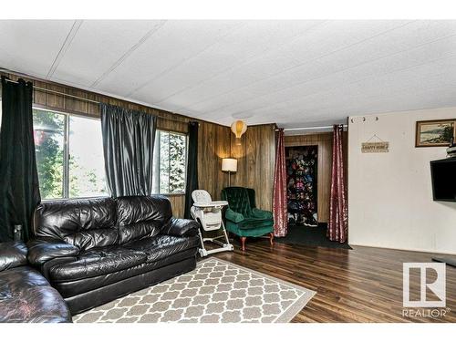 4705 54 Avenue, Calmar, AB - Indoor Photo Showing Living Room