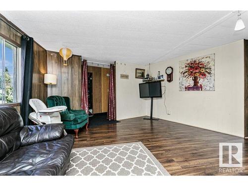 4705 54 Avenue, Calmar, AB - Indoor Photo Showing Living Room