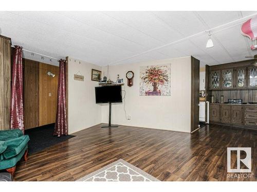 4705 54 Avenue, Calmar, AB - Indoor