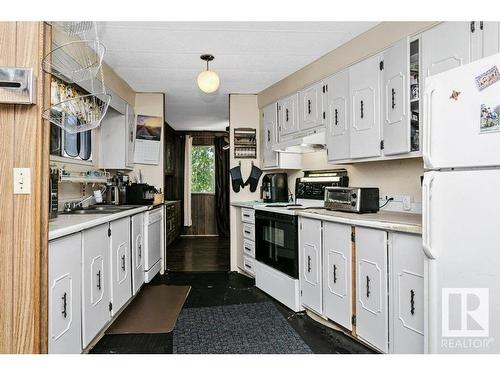 4705 54 Avenue, Calmar, AB - Indoor Photo Showing Kitchen With Double Sink