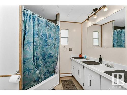 4705 54 Avenue, Calmar, AB - Indoor Photo Showing Bathroom