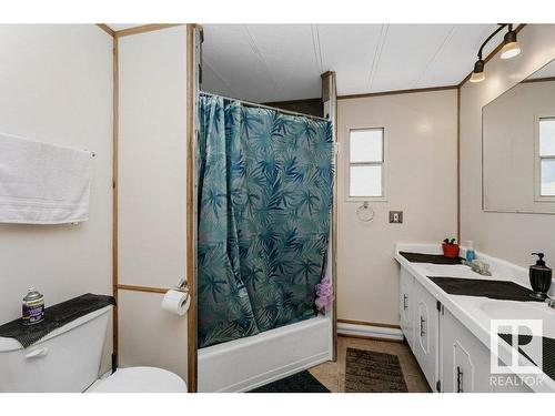 4705 54 Avenue, Calmar, AB - Indoor Photo Showing Bathroom