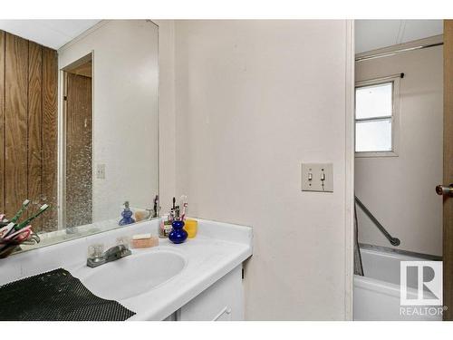 4705 54 Avenue, Calmar, AB - Indoor Photo Showing Bathroom