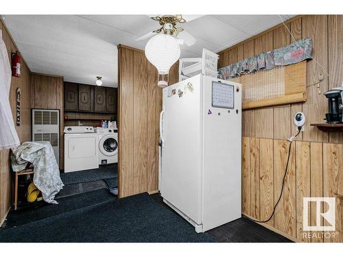 4705 54 Avenue, Calmar, AB - Indoor Photo Showing Laundry Room