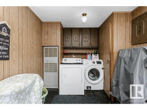 4705 54 Avenue, Calmar, AB - Indoor Photo Showing Laundry Room