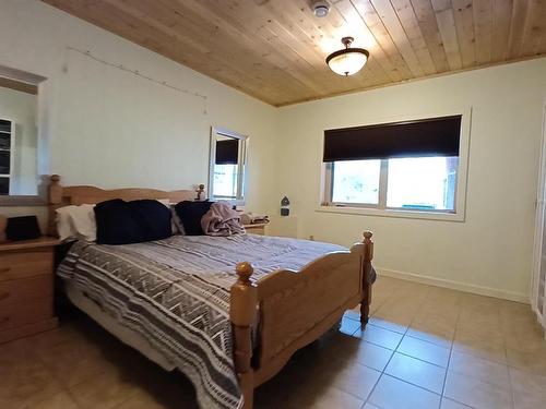 58211 Rr 31, Rural Barrhead County, AB - Indoor Photo Showing Bedroom