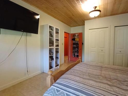 58211 Rr 31, Rural Barrhead County, AB - Indoor Photo Showing Bedroom