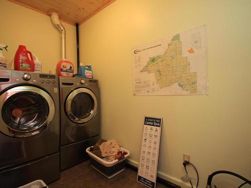 58211 Rr 31, Rural Barrhead County, AB - Indoor Photo Showing Laundry Room