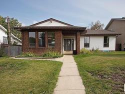 3849 62 ST NW  Edmonton, AB T6L 1A4