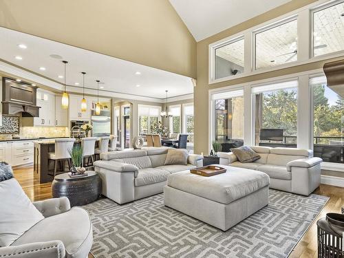 2767 Wheaton Drive, Edmonton, AB - Indoor Photo Showing Living Room