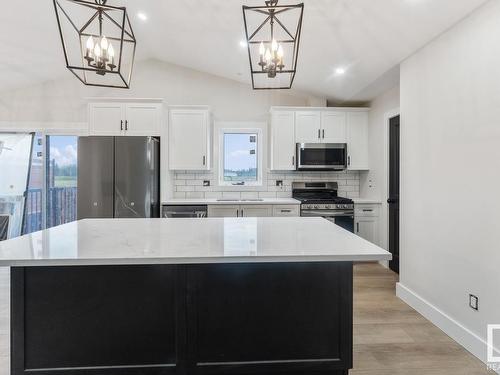 422 Lakewood Way, Cold Lake, AB - Indoor Photo Showing Kitchen With Upgraded Kitchen