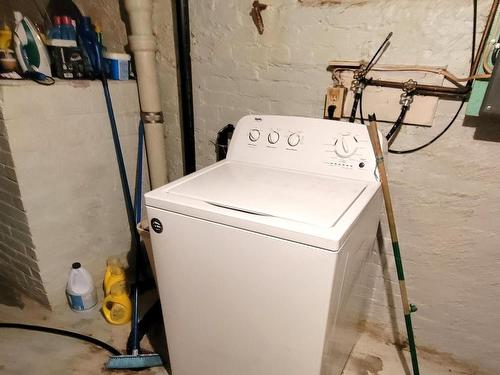 9229 110 Avenue, Edmonton, AB - Indoor Photo Showing Laundry Room