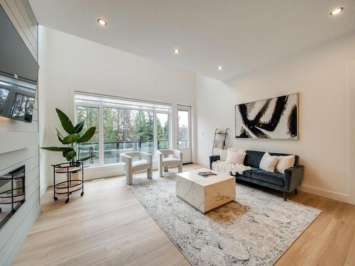 24 20425 93 Avenue, Edmonton, AB - Indoor Photo Showing Living Room With Fireplace