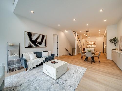 24 20425 93 Avenue, Edmonton, AB - Indoor Photo Showing Living Room