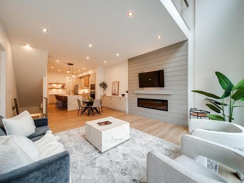 24 20425 93 Avenue, Edmonton, AB - Indoor Photo Showing Living Room With Fireplace