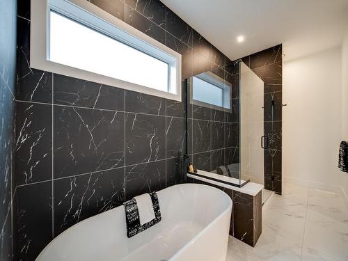 24 20425 93 Avenue, Edmonton, AB - Indoor Photo Showing Bathroom