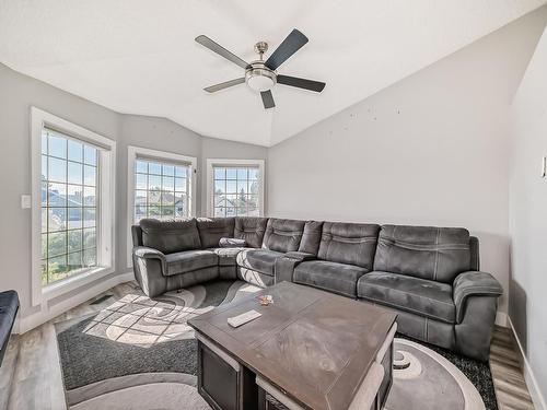 2932 41 Avenue, Edmonton, AB - Indoor Photo Showing Living Room