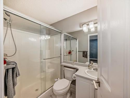 2932 41 Avenue, Edmonton, AB - Indoor Photo Showing Bathroom