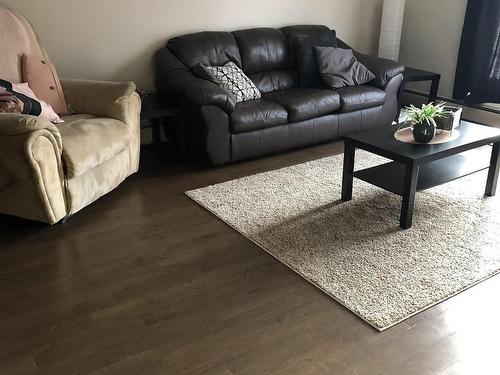 304 10615 110 Street Nw, Edmonton, AB - Indoor Photo Showing Living Room