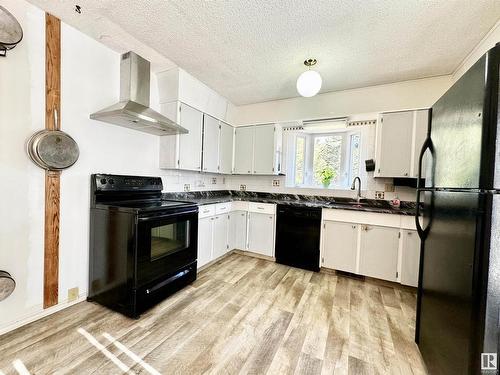 4902 Mackenzie Avenue, Drayton Valley, AB - Indoor Photo Showing Kitchen