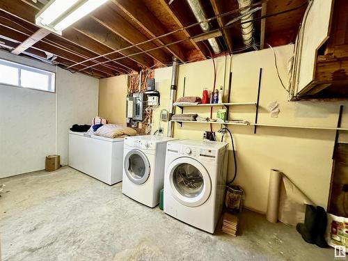 4902 Mackenzie Avenue, Drayton Valley, AB - Indoor Photo Showing Laundry Room