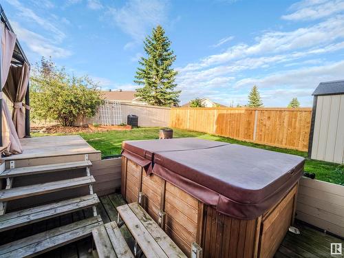 1036 James Cr Nw, Edmonton, AB 