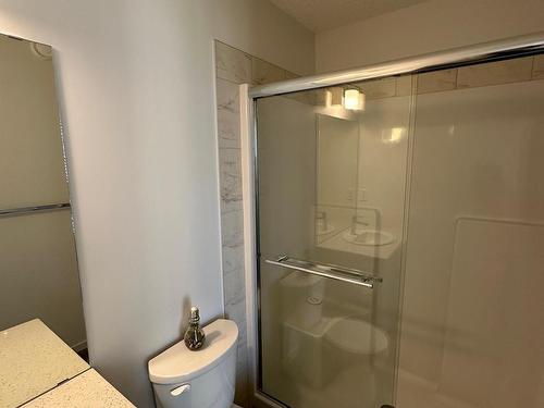 18007 71 Street, Edmonton, AB - Indoor Photo Showing Bathroom