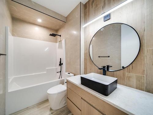 9921 87 Street, Edmonton, AB - Indoor Photo Showing Bathroom