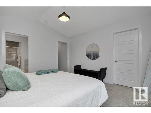 532 Bluff Lane, Leduc, AB - Indoor Photo Showing Bedroom