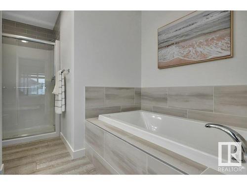 532 Bluff Lane, Leduc, AB - Indoor Photo Showing Bathroom