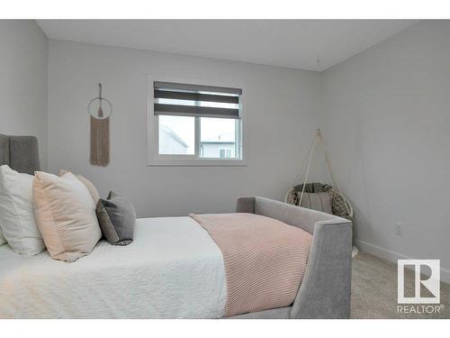 532 Bluff Lane, Leduc, AB - Indoor Photo Showing Bedroom