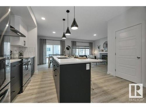 532 Bluff Lane, Leduc, AB - Indoor Photo Showing Kitchen With Upgraded Kitchen