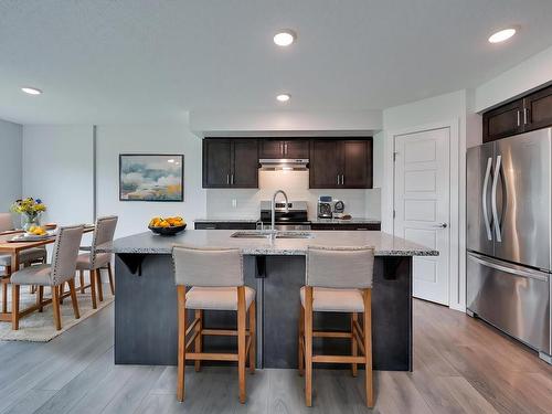 21806 91 Avenue, Edmonton, AB - Indoor Photo Showing Kitchen With Upgraded Kitchen