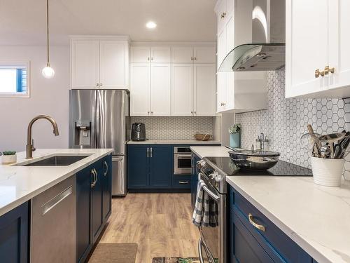 4215 206 Street, Edmonton, AB - Indoor Photo Showing Kitchen With Upgraded Kitchen